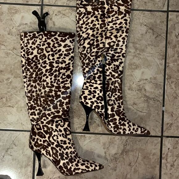 VINCE CAMUTO LEOPARD/CHEETAH PRINT HIGH KNEE BOOTSB - Picture 1 of 9